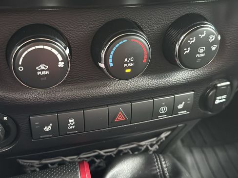 Used 2017 Jeep Wrangler Unlimited Rubicon w/ Max Tow Package AWD/4WD image 31