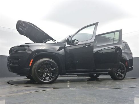 Used 2025 Jeep Wagoneer Series II image 61