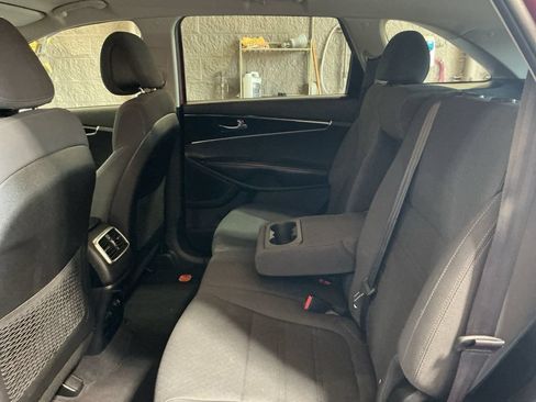 Used 2016 Kia Sorento FWD w/ LX Convenience Package image 21