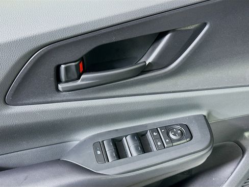 Used 2024 Toyota Prius LE image 15