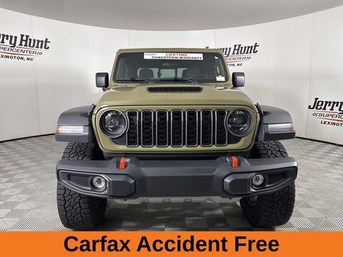 Used 2025 Jeep Gladiator Mojave AWD/4WD image 3