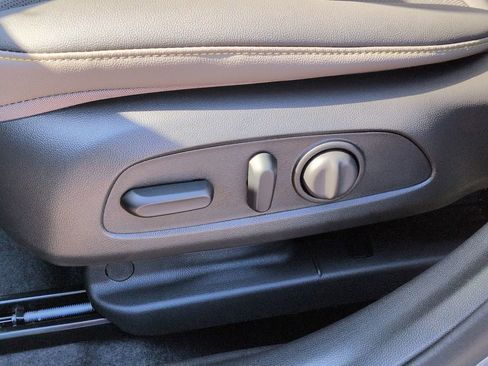 New 2026 Chevrolet Trax ACTIV w/ Sunroof Package FWD image 15