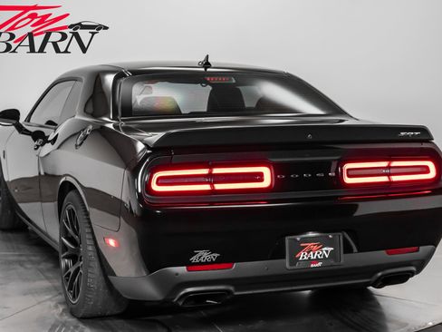 Used 2016 Dodge Challenger SRT Hellcat image 11