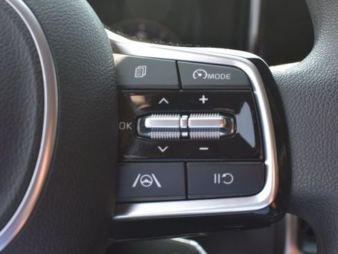Used 2023 Kia Sorento LX FWD image 21
