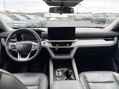 Used 2025 Ford Explorer Active w/ Active Comfort Package image 12