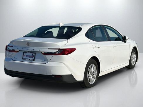 Used 2025 Toyota Camry LE FWD image 5