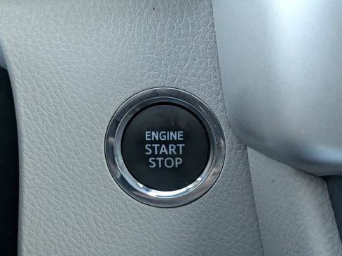 Used 2018 Toyota Highlander XLE image 25