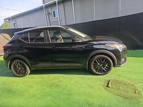 Used 2022 Nissan Kicks SV FWD image 3