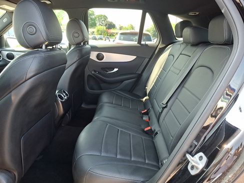 Used 2021 Mercedes-Benz GLC 300 4MATIC w/ Premium Package image 10