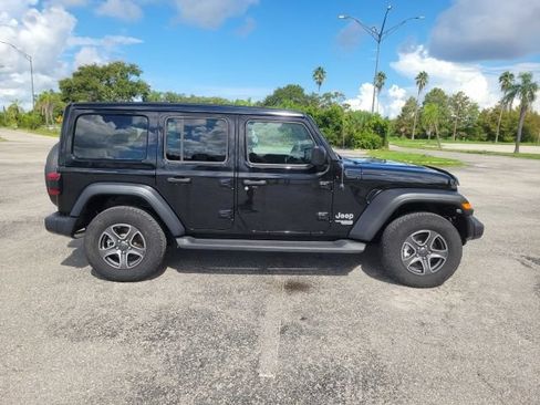 Used 2021 Jeep Wrangler Unlimited Sport w/ Sun And Sound Package AWD/4WD image 4