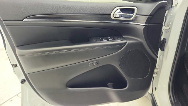 Used 2020 Jeep Grand Cherokee Limited AWD/4WD image 19