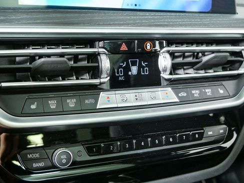 Used 2022 BMW X3 xDrive30i w/ Convenience Package w/ZPA AWD/4WD image 16