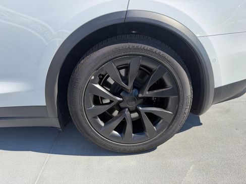 Used 2022 Tesla Model X Plaid image 5