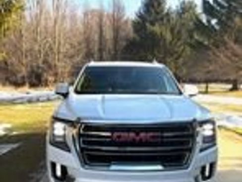 Used 2023 GMC Yukon SLT w/ SLT Luxury Package image 1