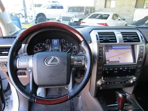 Used 2017 Lexus GX 460 image 17