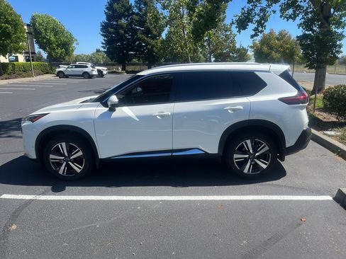 Used 2023 Nissan Rogue SL w/ SL Premium Package AWD/4WD image 9