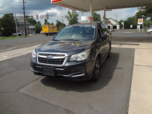 Used 2017 Subaru Forester 2.5i Premium w/ All-Weather Package AWD/4WD image 2