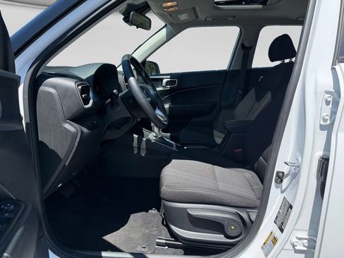 Used 2025 Hyundai Venue SEL FWD image 8