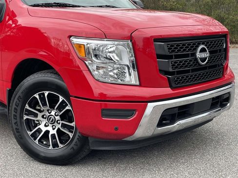 Used 2024 Nissan Titan SV w/ SV Convenience Package image 9