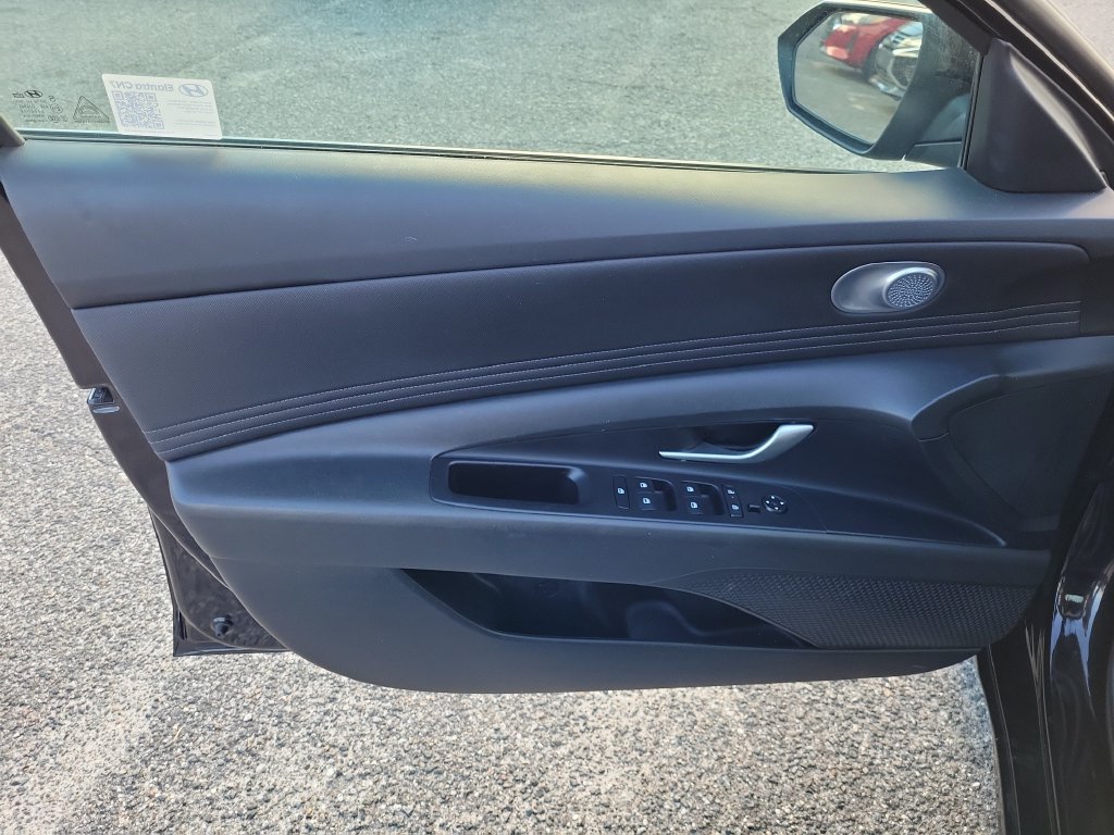 Used 2025 Hyundai Elantra SEL FWD image 19