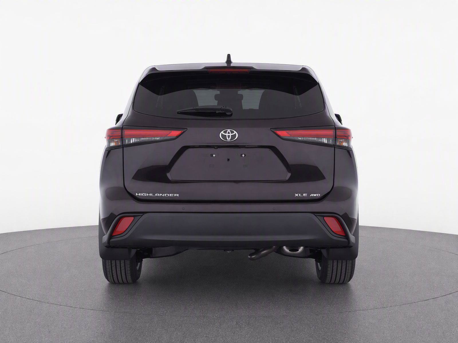 Used 2021 Toyota Highlander XLE AWD/4WD image 4