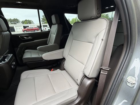 Used 2022 GMC Yukon SLT w/ SLT Luxury Package RWD image 9