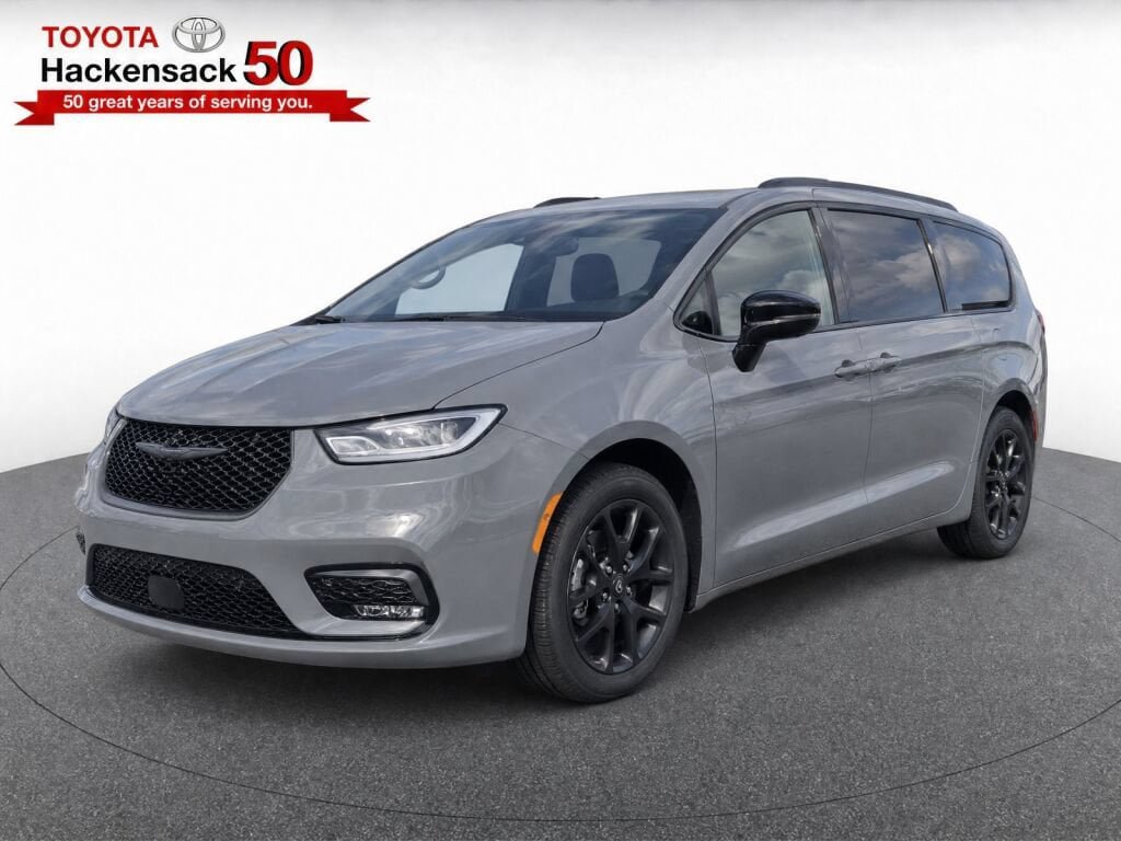 Used 2025 Chrysler Pacifica Limited FWD image 2