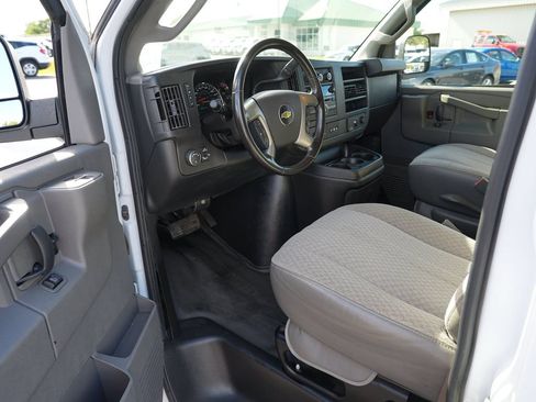 Used 2017 Chevrolet Express 2500 RWD image 13