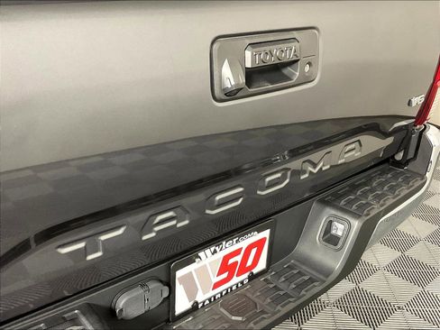 Used 2020 Toyota Tacoma SR5 AWD/4WD image 25