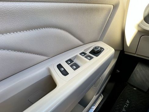 Certified 2021 Volkswagen Atlas SE w/ Panoramic Sunroof Package image 13