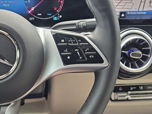 Used 2025 Mercedes-Benz GLB 250 image 30