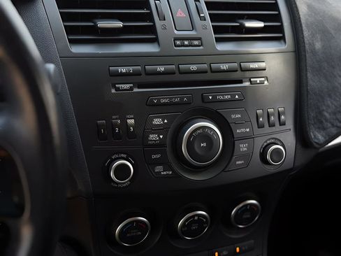 Used 2013 MAZDA MAZDA3 i Touring FWD image 12