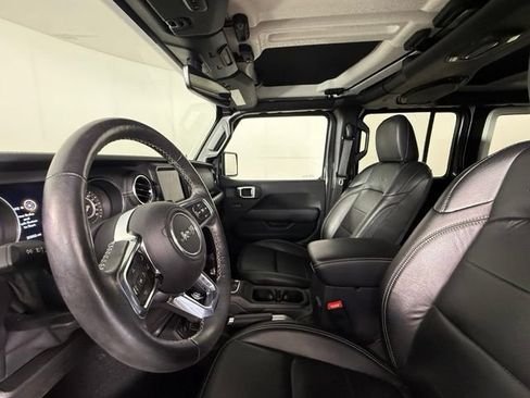 Used 2018 Jeep Wrangler Unlimited Sahara AWD/4WD image 18