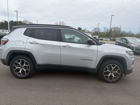 Certified 2025 Jeep Compass Limited AWD/4WD image 6