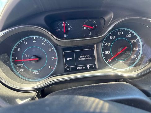 Used 2018 Chevrolet Cruze LT FWD image 4