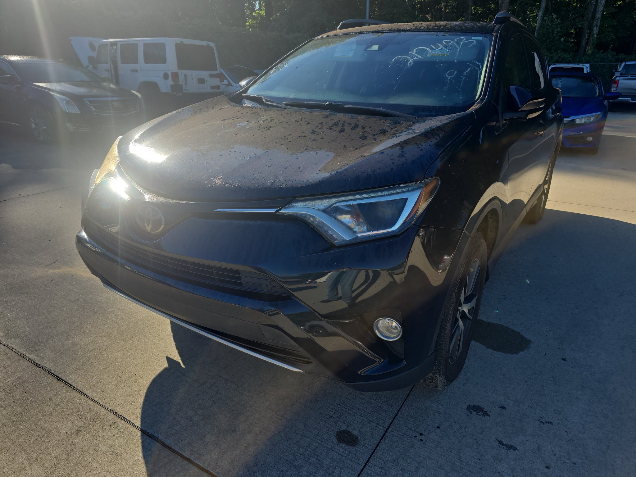 Used 2018 Toyota RAV4 XLE FWD image 1