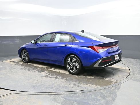 Used 2025 Hyundai Elantra Limited image 5