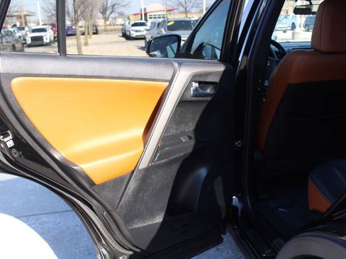 Used 2016 Toyota RAV4 SE image 27