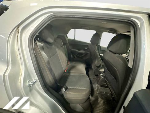 Used 2020 Chevrolet Trax LS w/ Tint and Cruise Package FWD image 27