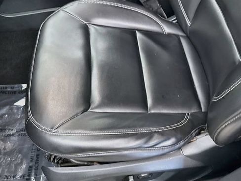 Used 2021 Ford Explorer XLT w/ Equipment Group 202A AWD/4WD image 19