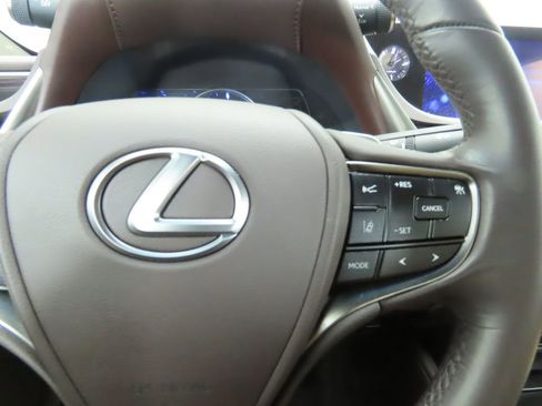 Used 2019 Lexus ES 350 w/ Premium Package image 12
