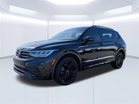 Used 2022 Volkswagen Tiguan SE R-Line image 9