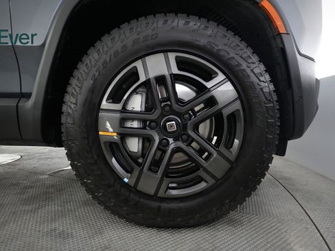 Used 2025 Rivian R1S Adventure image 20