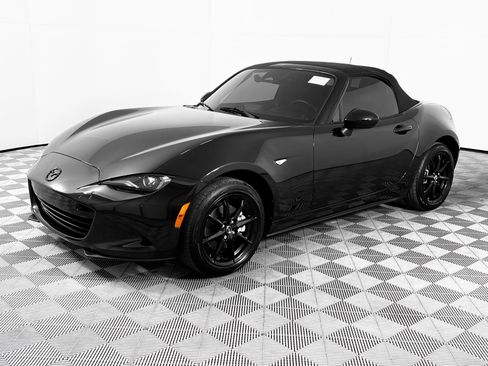 Used 2024 MAZDA MX-5 Miata Sport image 4