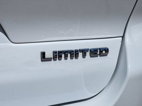 Used 2023 Jeep Grand Cherokee L Limited w/ Luxury Tech Group II AWD/4WD image 13