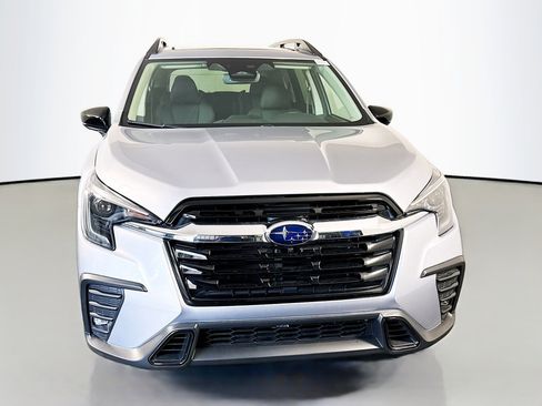 Used 2025 Subaru Ascent Limited AWD/4WD image 2