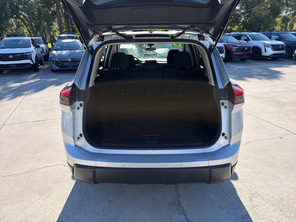 Used 2025 Nissan Rogue S AWD/4WD image 32