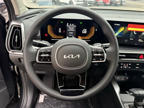 New 2025 Kia Sorento LX image 9