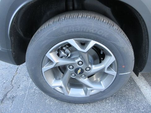 New 2026 Chevrolet Trax LT w/ LPO, Blackout Package image 9