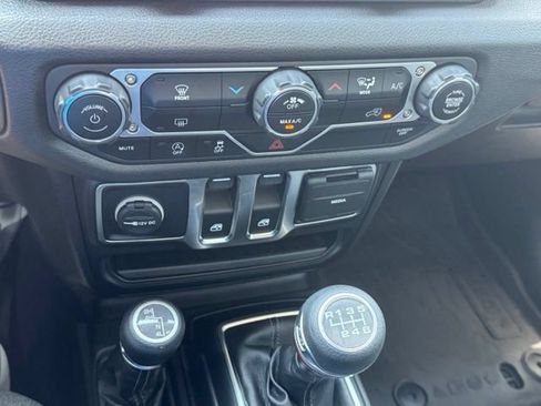 Certified 2025 Jeep Wrangler Sport AWD/4WD image 29